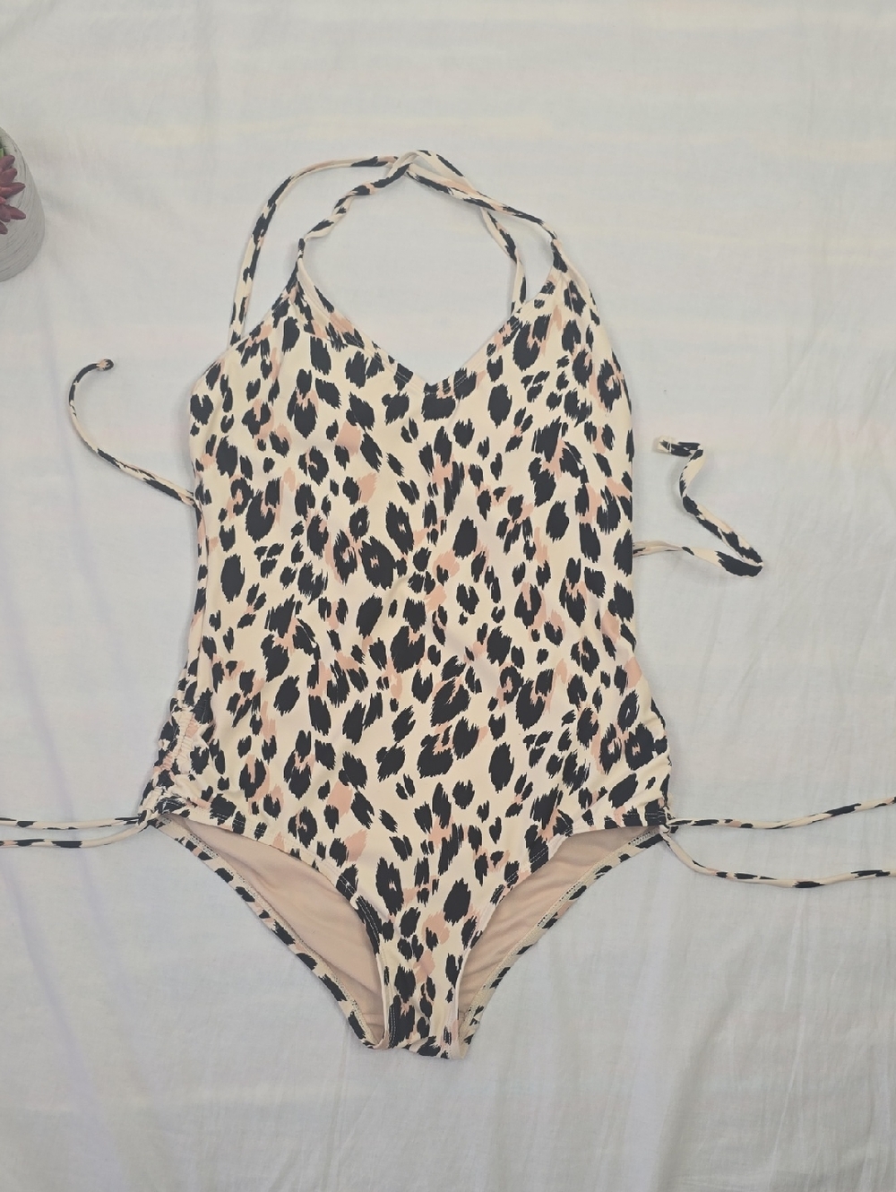 Kona Sol Leopard Print One-Piece Swimsuit - Black & Blush Sz M